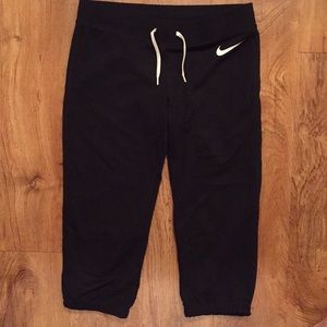 Nike capri athletic pant